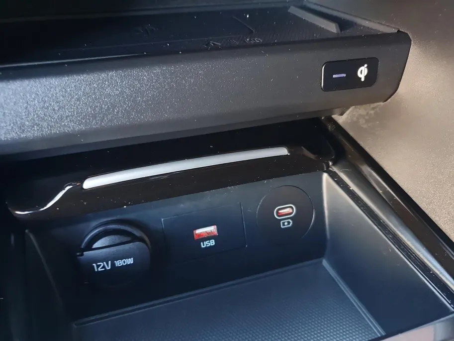 Kia ProCeed 1.5 T-GDi GT-Line | Stoel en stuurverwarming | Navigatie | Elektrische achterklep | Camera | Climate control | Apple Carplay / Android Auto |
