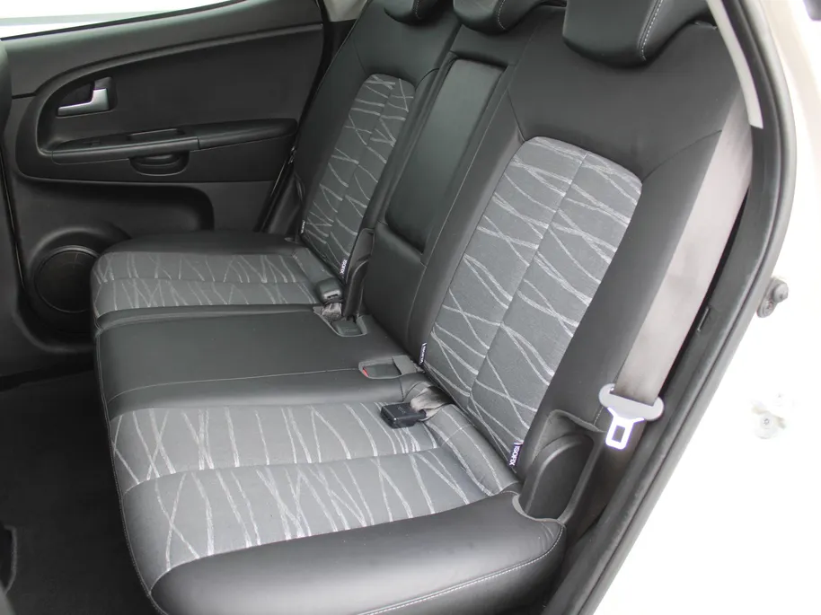 Kia Venga 1.4 CVVT X-ecutive | Trekhaak | 16' LM | Clima | Cruise | Navi | Parkeersensor achter |