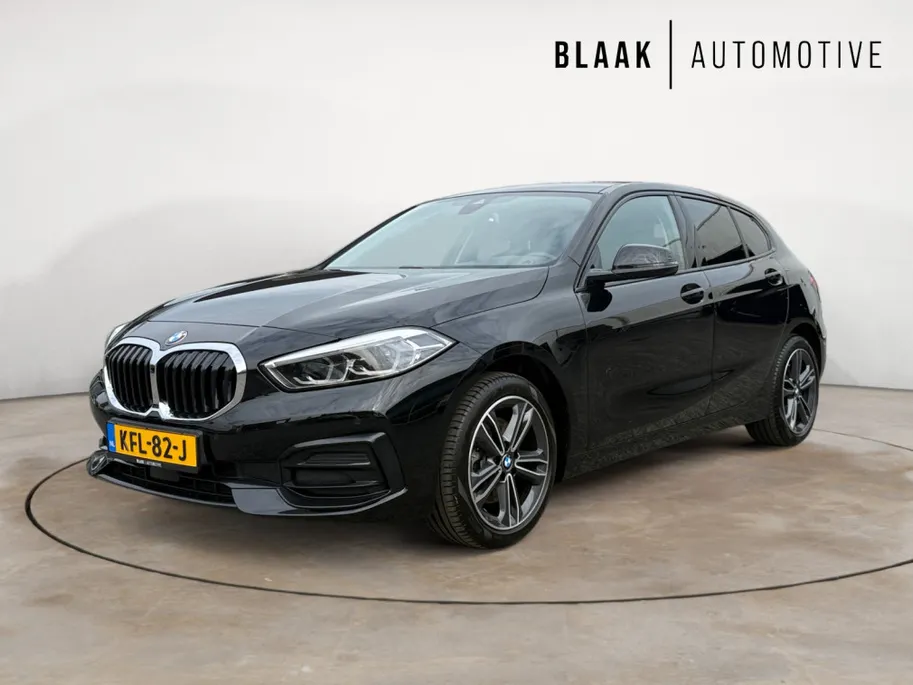 BMW 1 Serie Limousine 118i Sport Line Apple/Android draadloos | Automaat | Climate Con