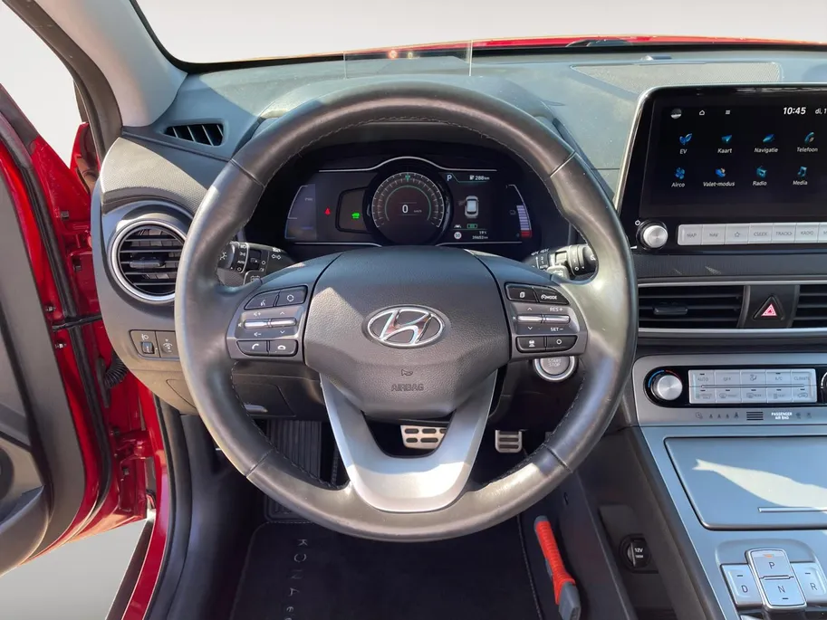 Hyundai Kona EV Premium 64 kWh | LAGE KM STAND! | Leder | Stoel- stuurverwarming | Navi