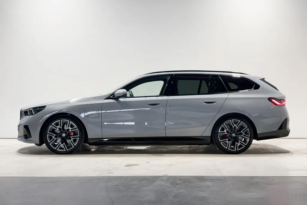 BMW 5 Serie Touring 550e xDrive
