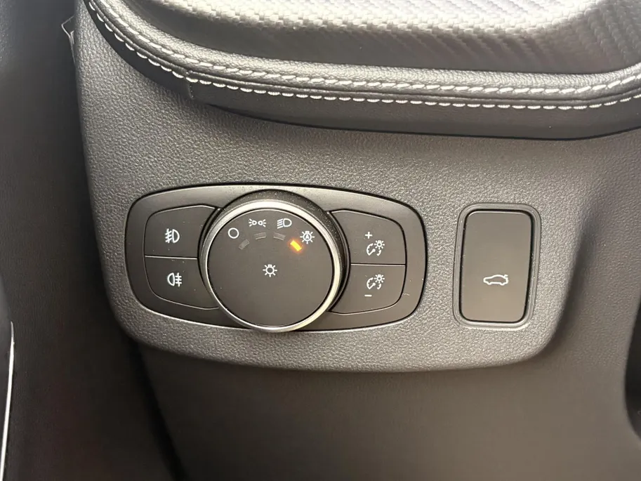 Ford Puma 1.0 EcoBoost ST-Line X Vignale Automaat DRIVER ASSISTANCE PACK I WINTER PACK I MATRIX LED-KOPLAMPEN I MASSAGE STOELEN I APPLE CARPLAY / ANDROID AUTO I