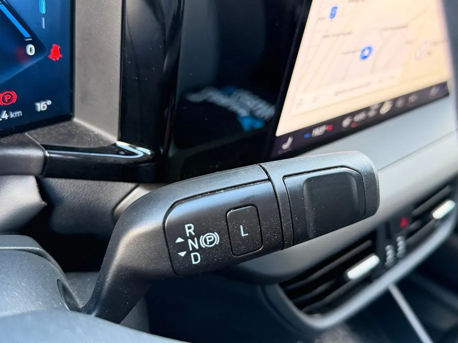 Ford E-Transit Cour. Limited 44 kWh | 1e eigenaar | Automaat | Trekhaak | Adapt. Cruise control | BLIS | Winter pack | Parkeersensoren voor en achter | Achteruitrijcamera | Navigatie | Apple carplay & Android auto | Fabrieksgarantie |