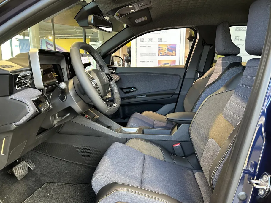 Renault 5 Comfort Range Techno | NU met €1.800,- Zeeuw & Zeeuw voorraadkorting en met GRATIS 5 jaar fabrieksgarantie tot 160.000km | PACK WINTER | V2G ready | Auto van het Jaar 2025 | Te financieren tegen 2,9% rente |