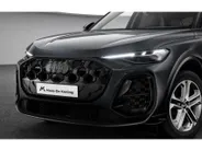 Audi Q5 2.0 TFSI e-hybrid quattro S edition 299 PK · Glazen panoramadak · Tech plus · Exterieurpakket zwart
