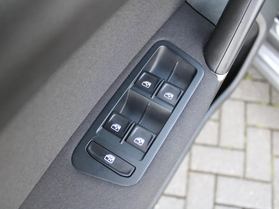 Volkswagen Golf Sportsvan 1.4 TSI Sound | Automaat | Navi | Trekhaak | 16” LM | Stoelverwarming | Cruise adapt. | All seasons | Apple CarPlay/Android Auto |