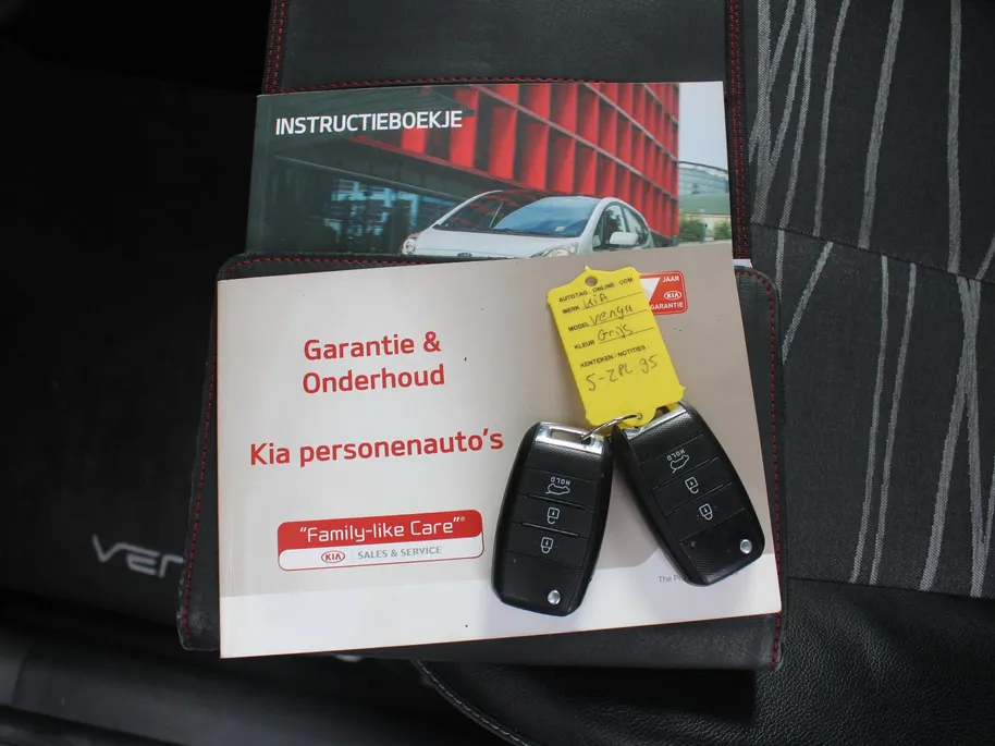 Kia Venga 1.4 CVVT First Edition | 16' LM | Trekhaak | Navi | Airco | Cruise | Camera | PDC | All seasons |