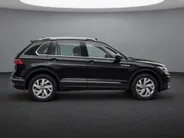 Volkswagen Tiguan 1.4 TSI eHybrid 245pk DSG Elegance · Panoramadak · Camera · Keyless · Matrix LED · Parkeerassistent · Elek. Achterklep · Dodehoeksensor ·