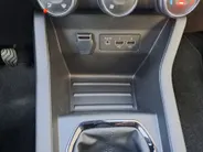 Renault Clio 1.0 TCe 90 Equilibre | Navigatie | Cruise | Rijstrooksensor met correctie | Airco | DAB | Apple Carplay/Android Auto