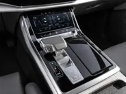 Audi Q7 55 TFSIe 280kW/381PK quattro S Line · Panoramadak · Trekhaak · Luchtvering · 360gr camera · Dodehoeksensor · 21'' · Servosluiting · Adaptive Cruise Control · EXTRA INRUILKORTING ·