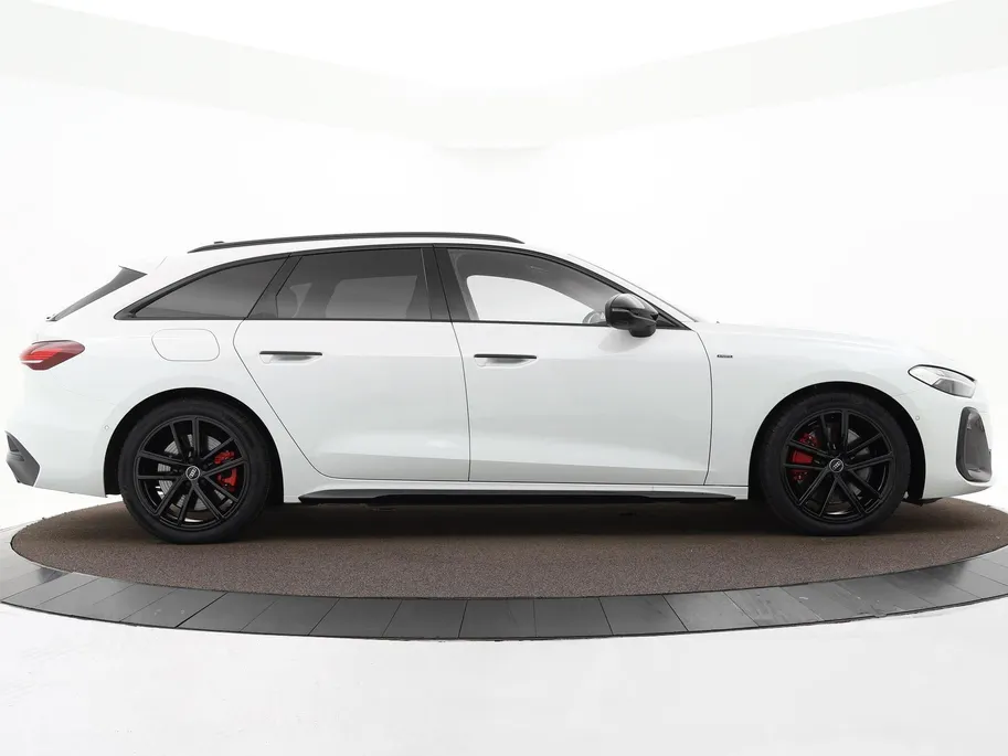 Audi A5 Avant 2.0 367pk S-tronic e-hybrid quattro S edition · 360 Camera · Wegklapbare Trekhaak · Bang & Olufsen Audio · Bijrijder Display · Zwart Optiek · 19'' Inch · Garantie t/m 26-07-2030 of 100.000