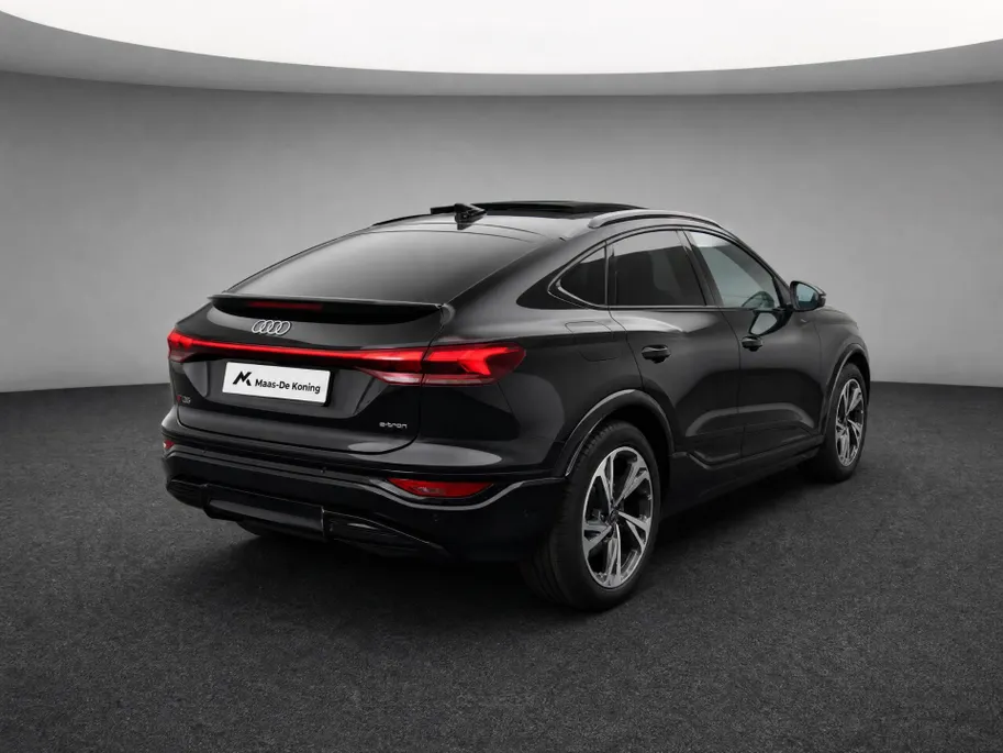 Audi Q6 e-tron Sportback S edition Quattro 100 kWh 387pk · SOH 97,1% · Panoramadak · 360 Camera · Wegklapbare Trekhaak · Elek. Voorstoelen · Kuipsport stoel · 20'' Inch · Garantie t/m 23-04-2030 of 100.000km