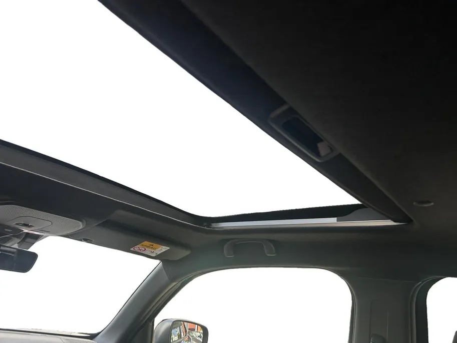 Suzuki e Vitara Style 61 kWh | Apple Carplay/Android Auto | electronic climate controle | 360 Parkeercamera | Panorama dak | Stoelverwarming |