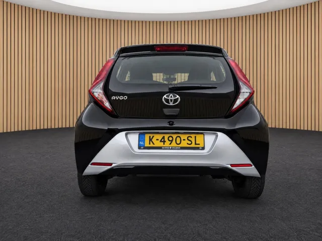 Toyota Aygo 1.0 VVT-i x-play | Camera | Carplay