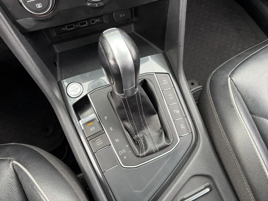 Volkswagen Tiguan Allspace 1.4 TSI Highline 7p. *Automaat*Navi*Schuif/kanteldak*Climate Control*Trekhaak*Stoelverwarming*Lederen bekleding*Parkeerhulp*Elekt. Achterklep*Vol opties!