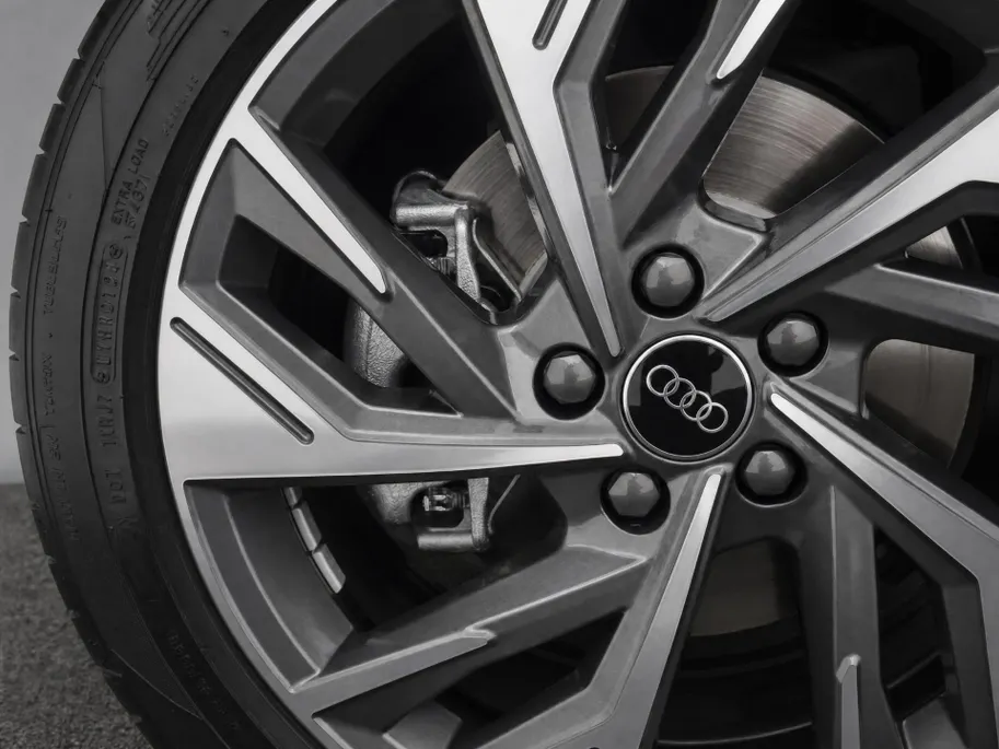 Audi A3 Allstreet Advanced edition 40 TFSI e 204 PK · Lederen bekleding · Comfortsleutel · 18' LM Velgen · Assist. Driving + Parking plus