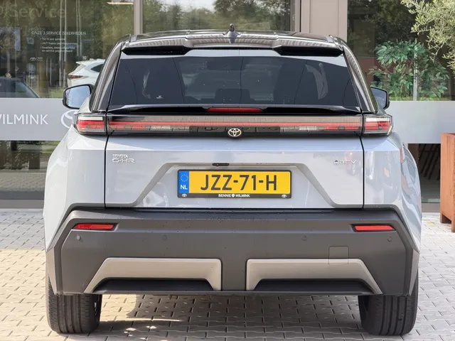 Toyota C-HR+ First Edition 77 kWh | Bi-Tone | 20'| Stoel&Stuurverw | Camera