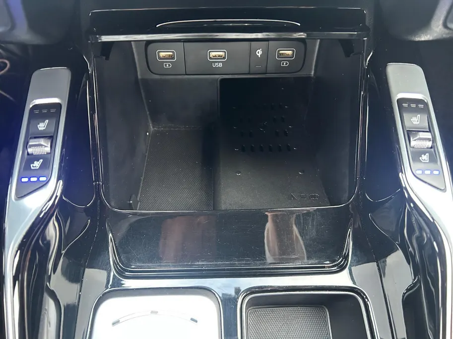 Kia Sorento 1.6 T-GDI Hybrid 2WD ExecutiveLine 5p. | Apple Carplay / Android Auto | Navigatiesysteem | Elektrisch Verstelbare Voorstoelen | Bestuurdersstoel met Geheugen | Elektrisch Schuif / Kanteldak | Elektrisch Bedienbare Achterklep | Stoelverwarming + Stoelkoeli