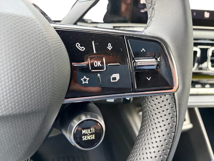 Renault 5 comfort range iconic cinq 52 kWh Nu met 1600,- voorraad korting , Pack Safety & Advanced Driving Assist , allseason banden , Apple Carplay/Android Auto , stoel en stuurverwarming , navigatiesysteem , veel mooie opties.