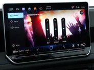 Volkswagen Tiguan 1.5 eHybrid 272pk DSG R-Line Business · Trekhaak · Panoramadak · Dodehoeksensoren · Apple/Android Car Play · Camera · Garantie t/m 23-08-2028 of 100.000km