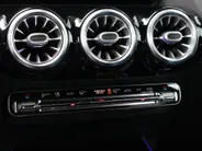 Mercedes-Benz GLA 200 Business Solution AMG l Trekhaak l Stoelverwarming l Memory