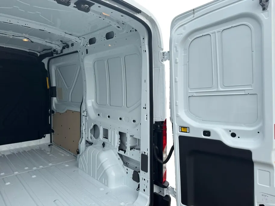 Ford Transit 350 2.0 TDCI L2H2 Trend 130 pk FWD | BPM-VRIJ | Achteruitrijcamera | Trekhaak | Verwarmde bestuurdersstoel en bijrijdersbank | Cruise Control