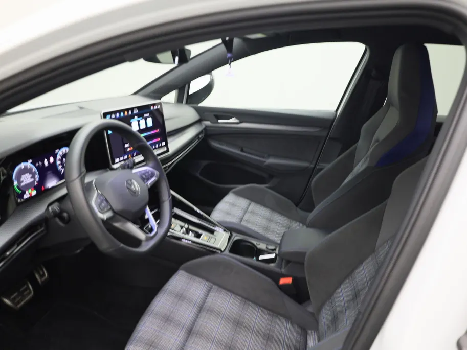 Volkswagen Golf GTE 1.5eHybrid 272PK GTE · Navigatie · Apple/Android Car Play · Camera + Parkeersensoren · Garantie t/m 18-03-2030 of 100000km · EXTRA INRUILKORTING ·