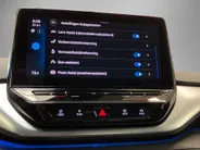 Volkswagen ID.4 Pro 128KW/174PK 77 kWh · SOH 95,6% · Camera · Warmtepomp · Apple/Android Car Play ·  Parkeer Sensoren · Fabrieksgarantie t/m 23-05-2027 of 100.000KM ·
