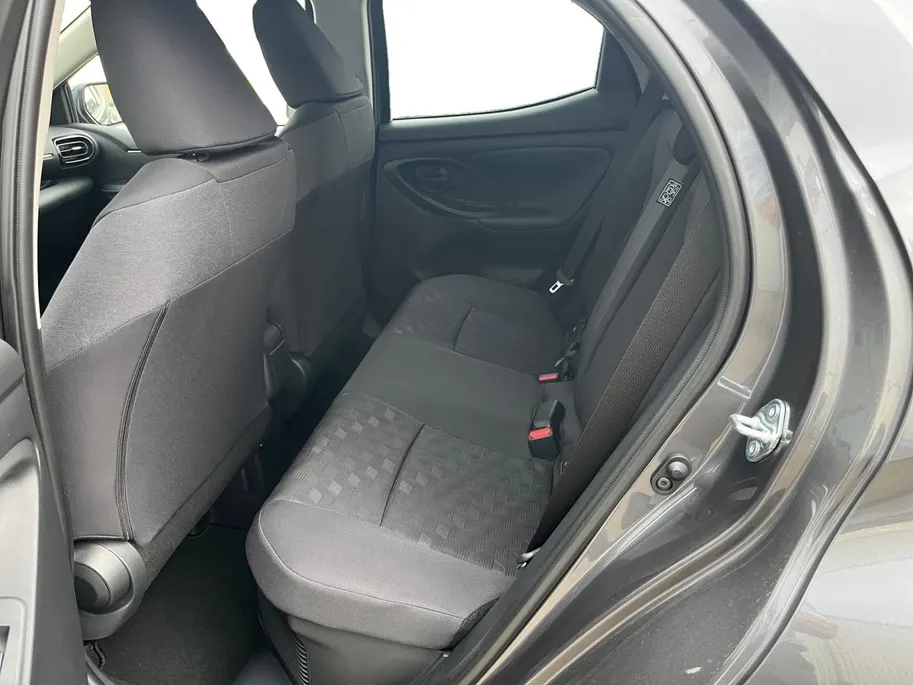 Toyota Yaris 1.5 Hybrid 115 Comfort | Parkeercamera | Climate control | Apple Carplay/Android Auto | Adaptive cruise control | LM-Velgen