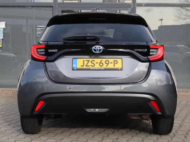 Toyota Yaris 1.5 Hybrid Dynamic Limited | Stoelverwarming | Parkeersensoren