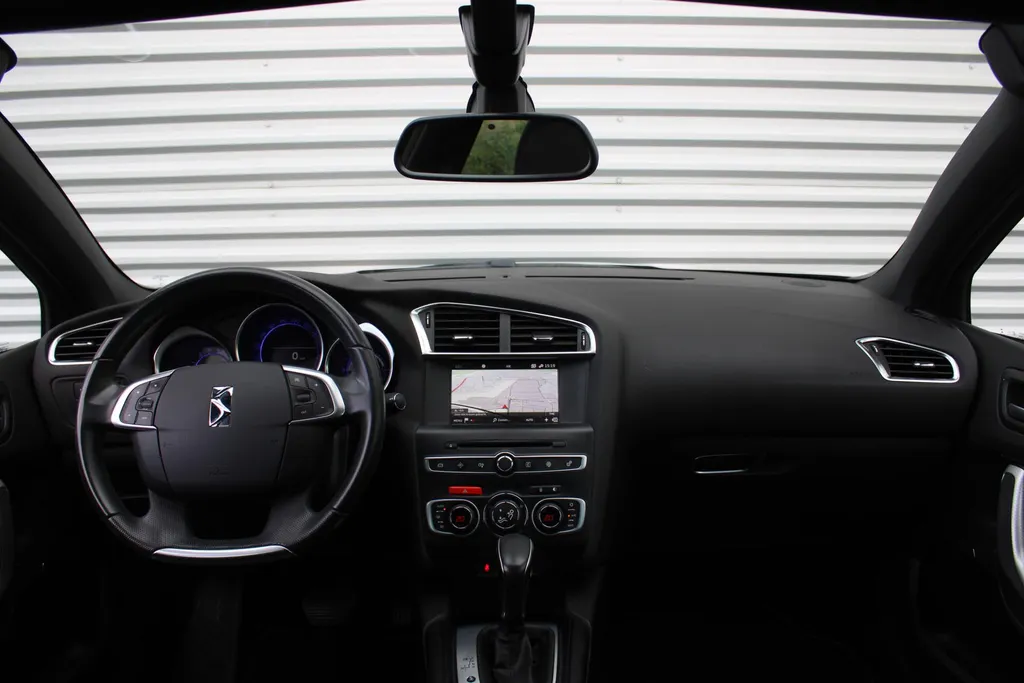 DS DS 4 Crossback 1.6 THP Chic | 17' LM | Trekhaak | PDC | Camera | Cruise |