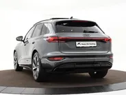 Audi Q6 e-tron S edition performance 100 kWh 306pk · SOH 97,9% · Panoramadak · 360 Camera · Inklap. Trekhaak · Luchtvering · B&O Sound · Head-Up Display · Garantie t/m 15-03-2031 of 100.000km