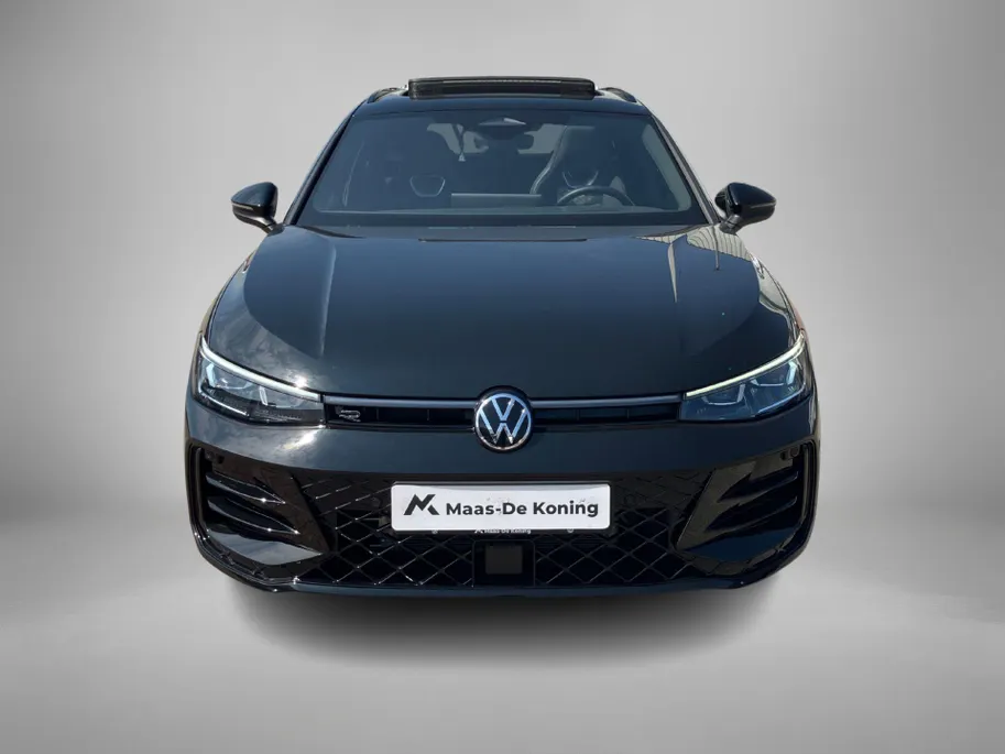 Volkswagen Passat Variant 1.5eHybrid 200kW/272PK R-Line Black Style DSG · Panoramadak · Navigatie · Trekhaak · Garantie t/m 12-03-2030 of 100000km.