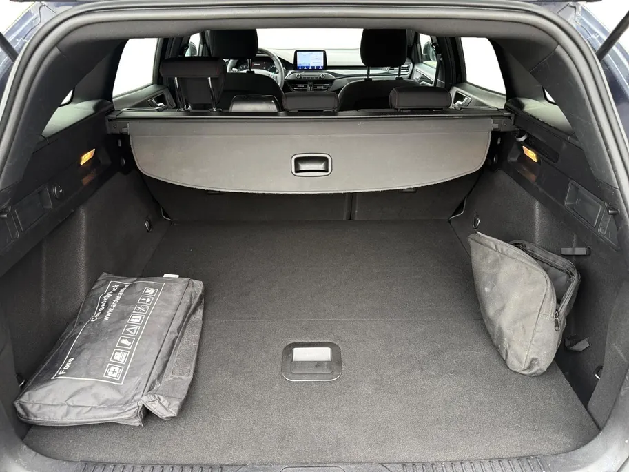 Ford Focus Wagon 1.0 EcoBoost ST Line Business | Trekhaak | Winterpack | B&O Audio | 18' inch velgen | Parkeersensoren | Keyless Entry |