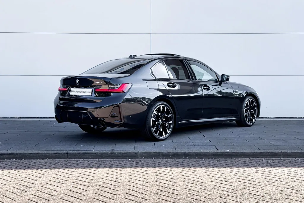 BMW 3 Serie Sedan 318i M-Sport