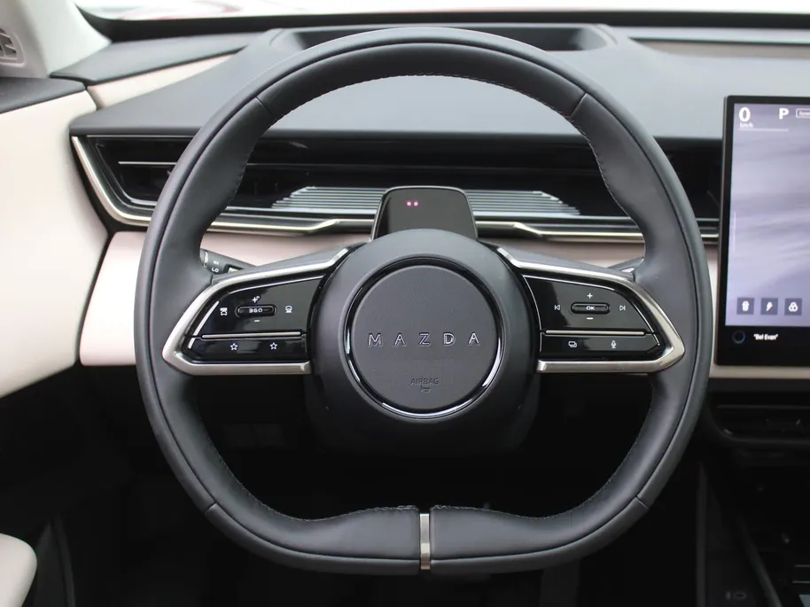 Mazda CX-6e Takumi Business Edition 78 kWh | Stuur-/stoelverwarming + ventilatie | Leer | Pano | 360 Camera | Dodehoek detectie | Elek. stoelverstelling + achterklep |