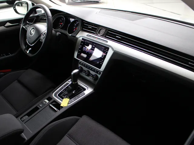 Volkswagen Passat Variant 1.5 TSI DSG Comfortline Navigatie | Camera | Trekhaak | Stoelverwarming