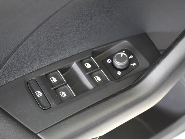 Volkswagen T-Cross 1.5 TSI DSG Style R-Line Navigatie | Camera | 18' R-Line velgen |