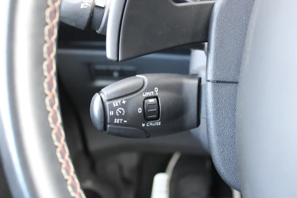 DS DS 3 1.2 PureTech Performance Line | Automaat | Navi | Trekhaak | Clima | 17' LM Velgen | Camera |