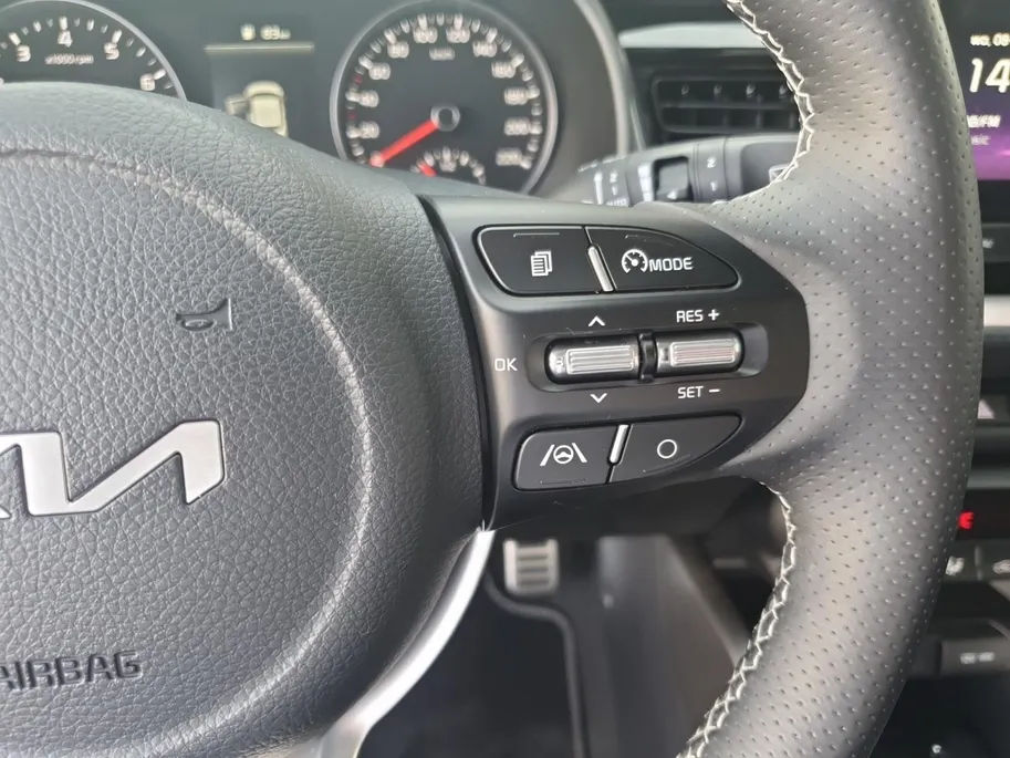Kia Stonic 1.0T MHEV GT-PlusLine | Schuifdak | Stoel en stuurverwarming | Navigatie | Camera | Climate control | Cruise control | Getinte ramen achter | Parkeersensoren voor en achter |