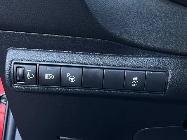 Toyota Corolla 1.8 Hybrid Executive | Bi-Tone | All Seasons