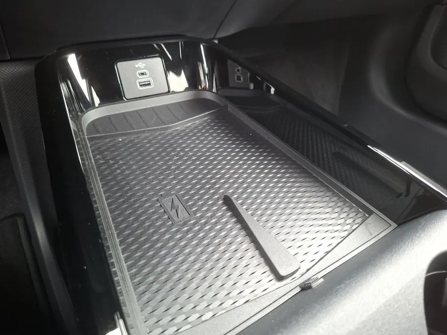 Ford Mustang Mach-E Extended Premium RWD 88 kWh | Afneembare trekhaak | Stoelverwarming | Leer bekleed | 18' Lichtmetaal | Adaptive Cruisecontrol | Dodehoekdetectie | Led verlichting | Climate Control | Nieuw te bestellen |