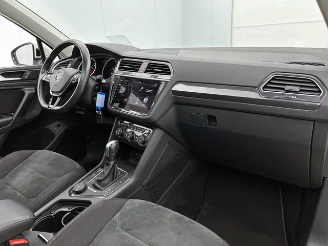 Volkswagen Tiguan 2.0 TSI 4Motion Highline Business R | PANORAMA | HEAD UP | ADAPTIVE | ELEKTR. A-KLEP | STOELVERW. | NAVI |