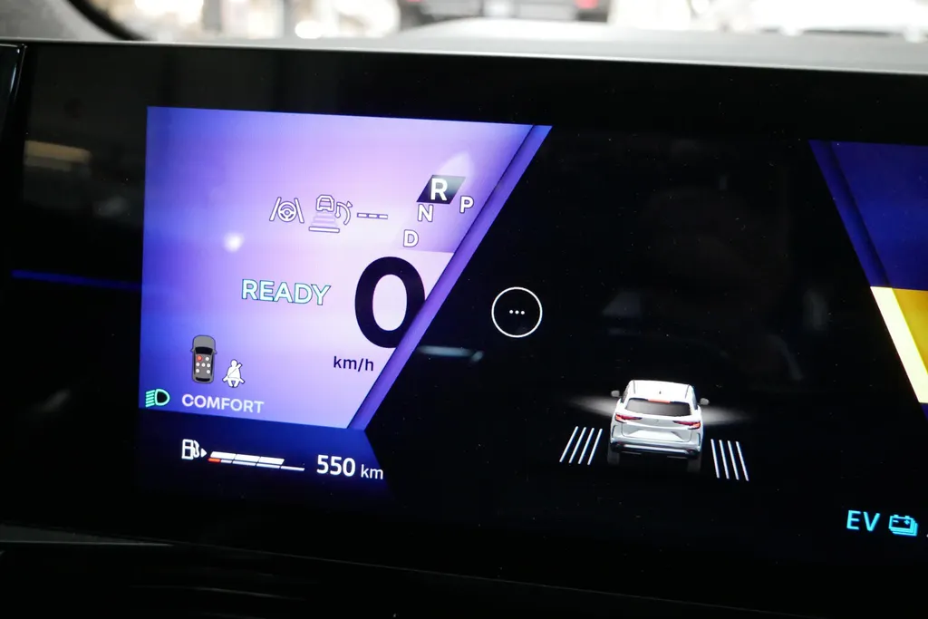 Renault Espace E-Tech full hybrid 200 iconic 7p. Pack Light & Sound | Pack Vision| Trekhaak| Rijdende demonstratie auto | Vraag naar de actuele kilometerstand