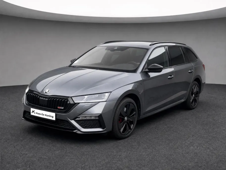 Škoda Octavia Combi 1.4 TSI 245pk DSG RS iV PHEV Business · Trekhaak wegklapbaar · Camera  · Navigatie · Stoel-& Stuur- en achterbankverwarming · 18'' Inch ·