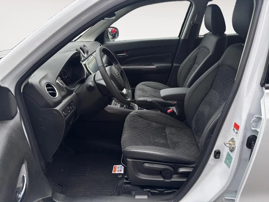 Suzuki Vitara 1.4 Boosterjet Style | €2000,- Korting | Navigatie | Achteruit rij camera | Stoelverwarming | 10 Jaar Fabr Garantie |