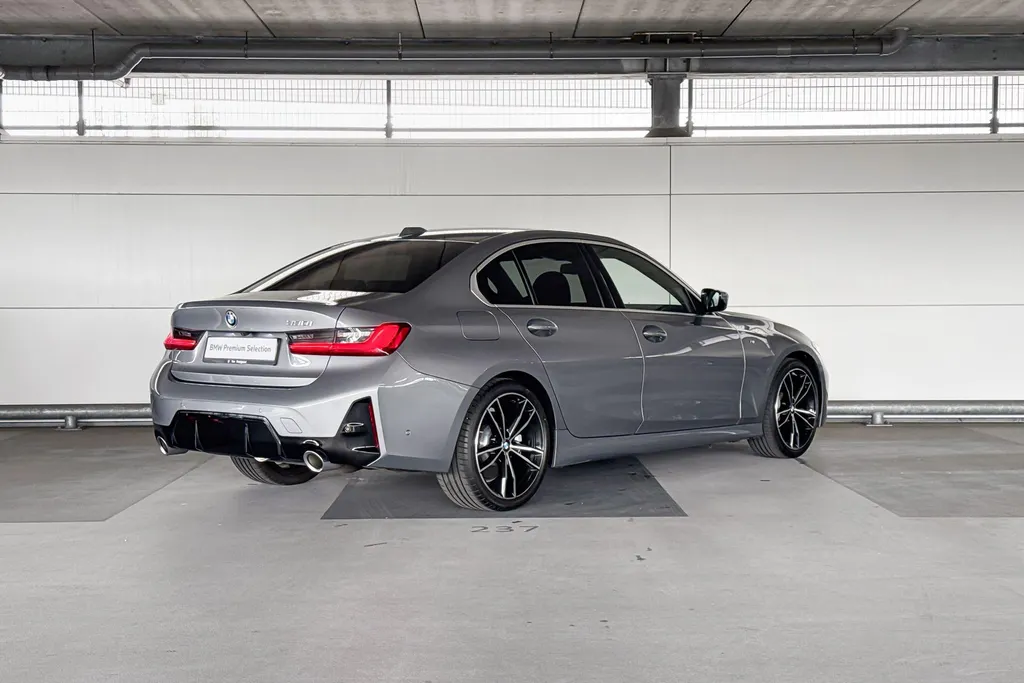 BMW 3 Serie Sedan 330i M-Sport