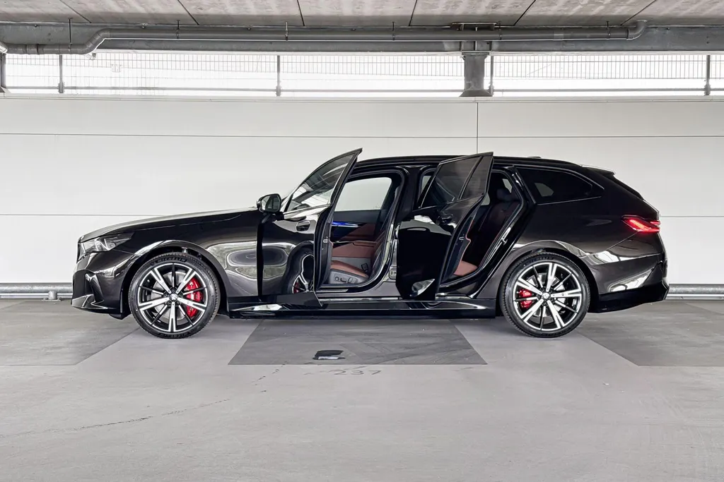 BMW i5 Touring xDrive40 84 kWh