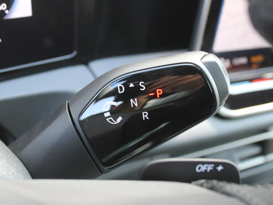 Volkswagen Tiguan 1.5 eHybrid R-Line Edition | Elek. trekhaak | Schuifdak | Stuur-/stoelverwarming + massage | Camera | 20' LM | HUD | LED | Dodehoek detectie | Nieuwstaat | BTW auto |