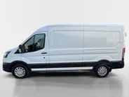 Ford Transit 350 2.0 TDCI L3H2 Trend 130 pk l BPM VRIJ! | Navigatiesysteem| 12' scherm | Trekhaak | Voorruitverwarming l 3-zits | All seasonbanden | Laadruimtebescherming